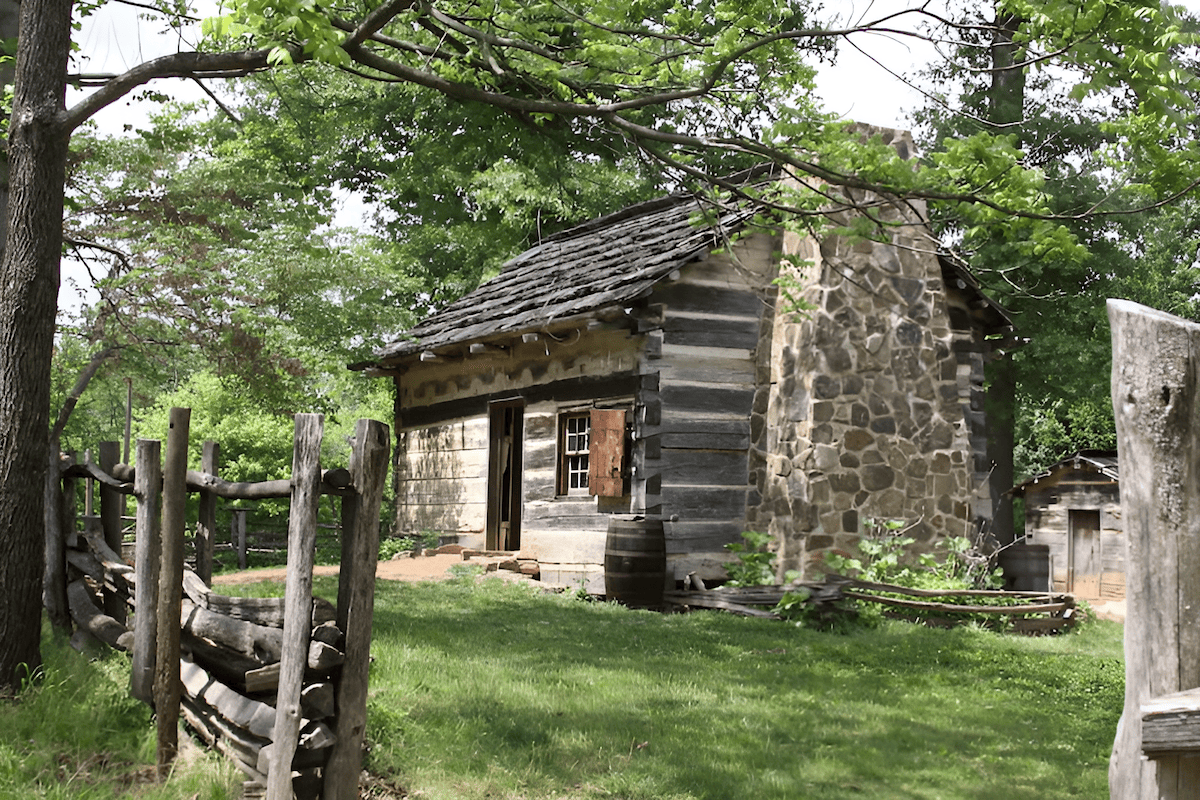 abraham lincoln's boyhood log cabin home