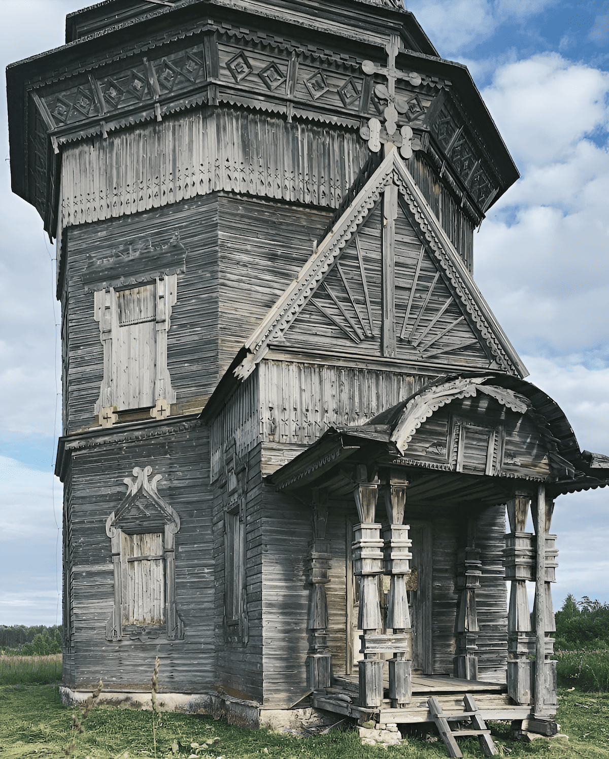 restoring an old Russian wooden church with traditional carpentry