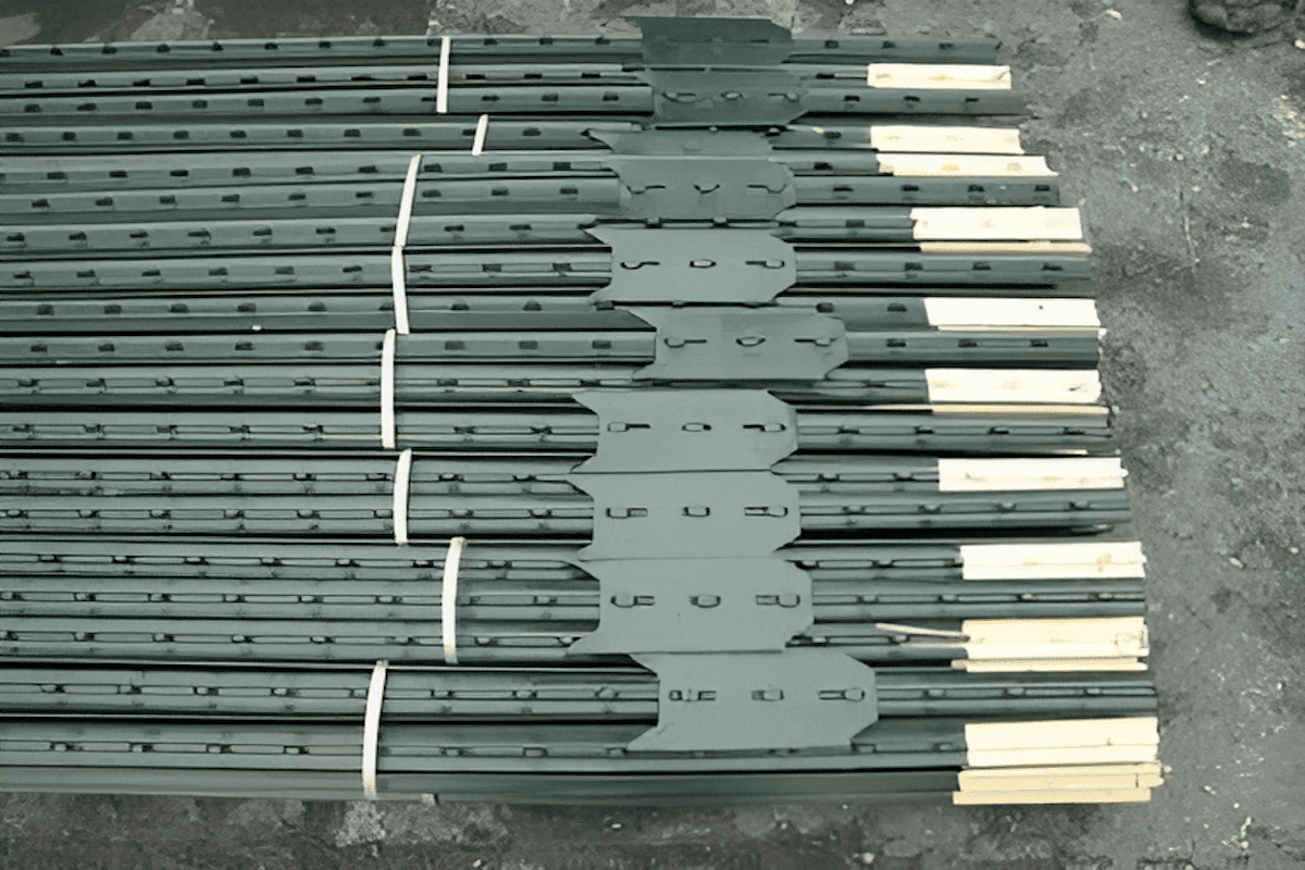 Bundled agricultural fencing posts